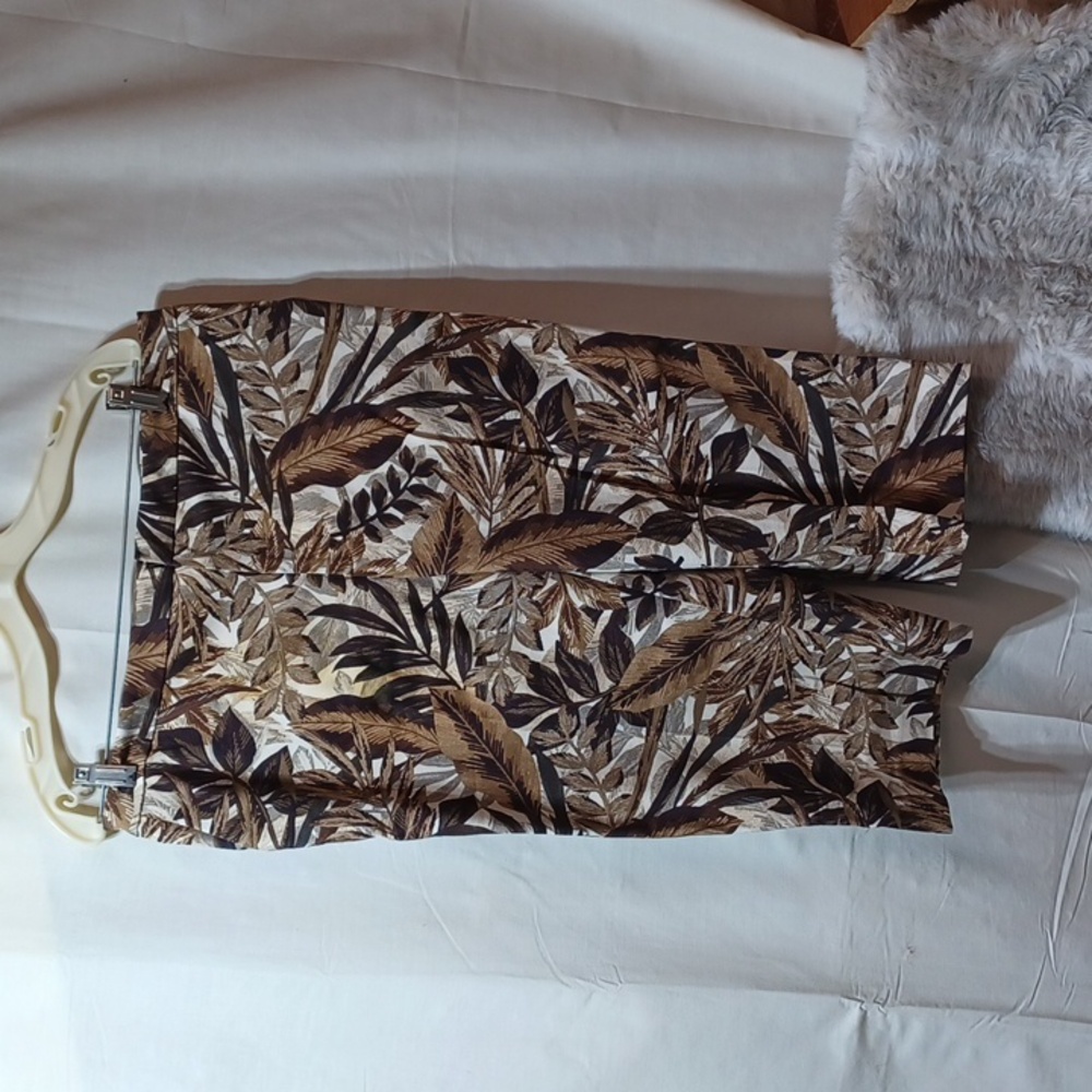 Susan Graver Capri Pants Cropped Leaf Camo 12